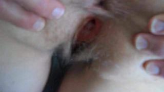 Éjaculation directe sur le trou du cul poilu de sa femme