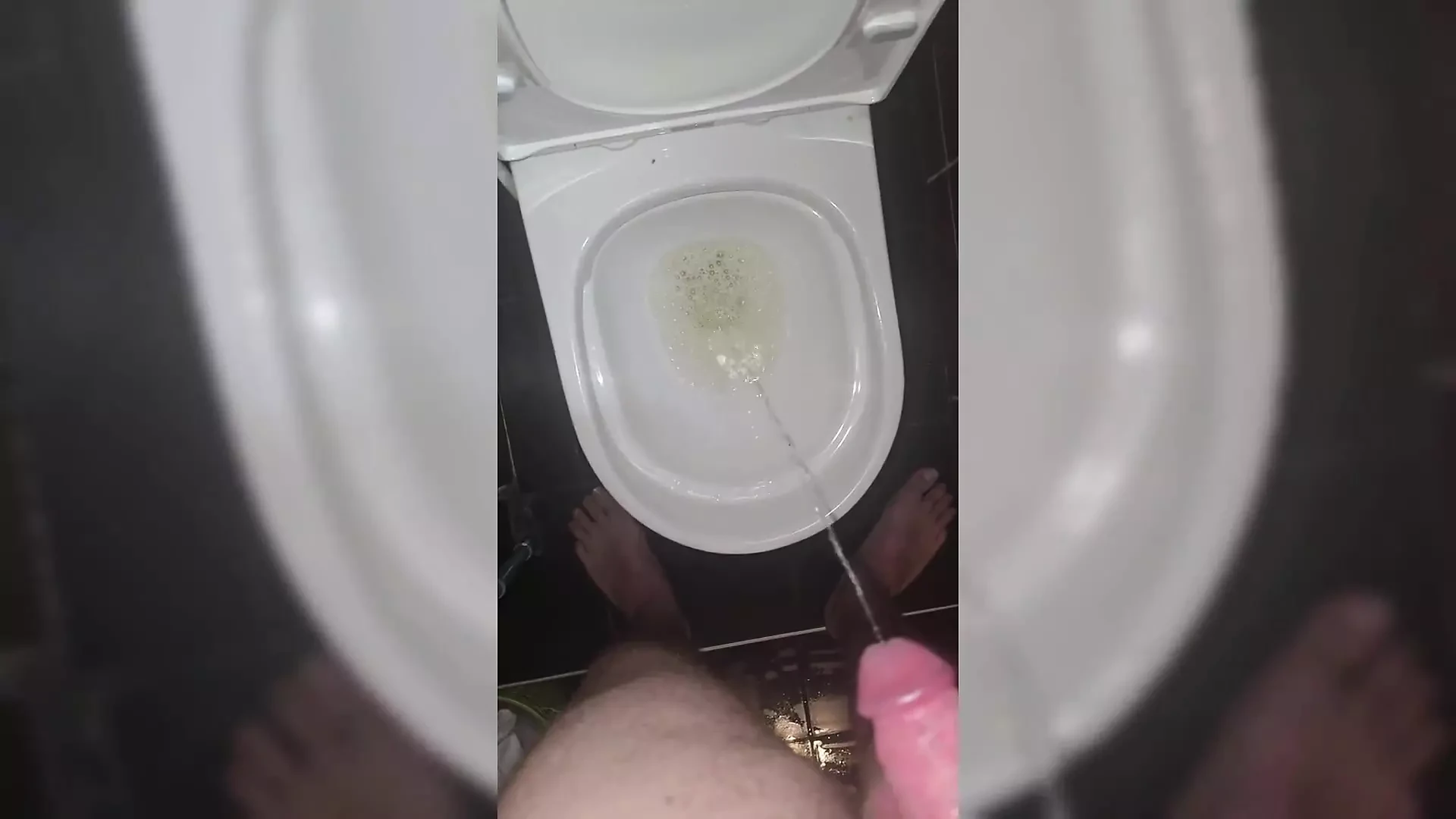 Jimbob meando en el baño