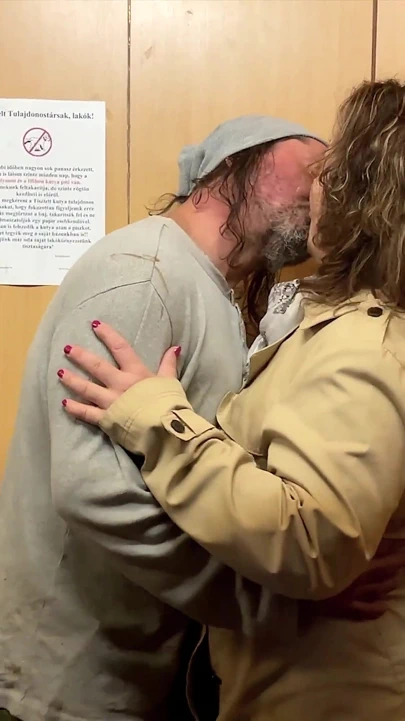 我的胖女人妻带了一个肮脏的陌生人回家