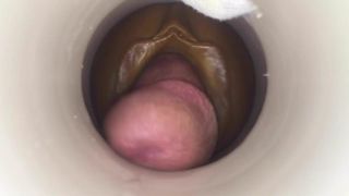 Разорение орешка мужчиной со спермой перед камерой