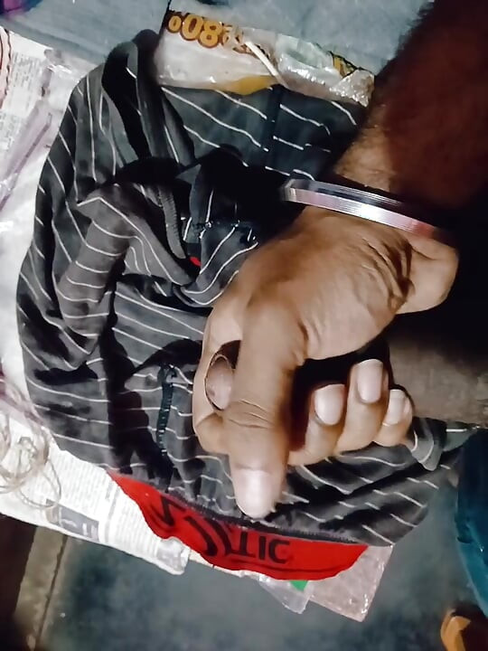 Amateur solo dick stroking session in bedDaddy dick amateur masturbation hand job Big Daddy dick amateur o di