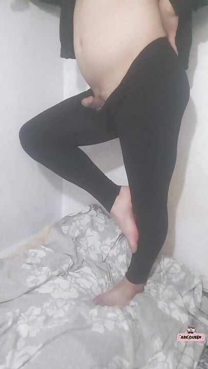 Arabisk shemale-mistress Salma, ladyboy leker med brösten hårt