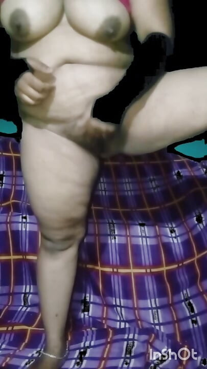 Chudakad bhabhi roj vibration dildo dal ke apni chut ki piyas bhujati hai