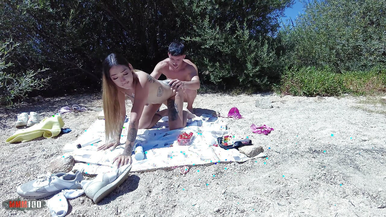 Melania Dark: Melania Dark and Yeri Blue's Hardcore Picnic Adventure