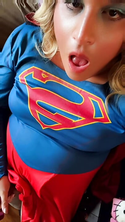 Η επιστροφή της Sissy Supergirl
