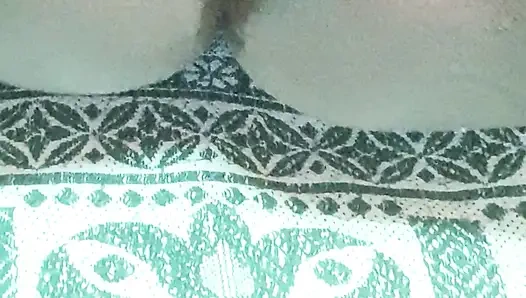 Desi bhai ne liya chut mye kheera