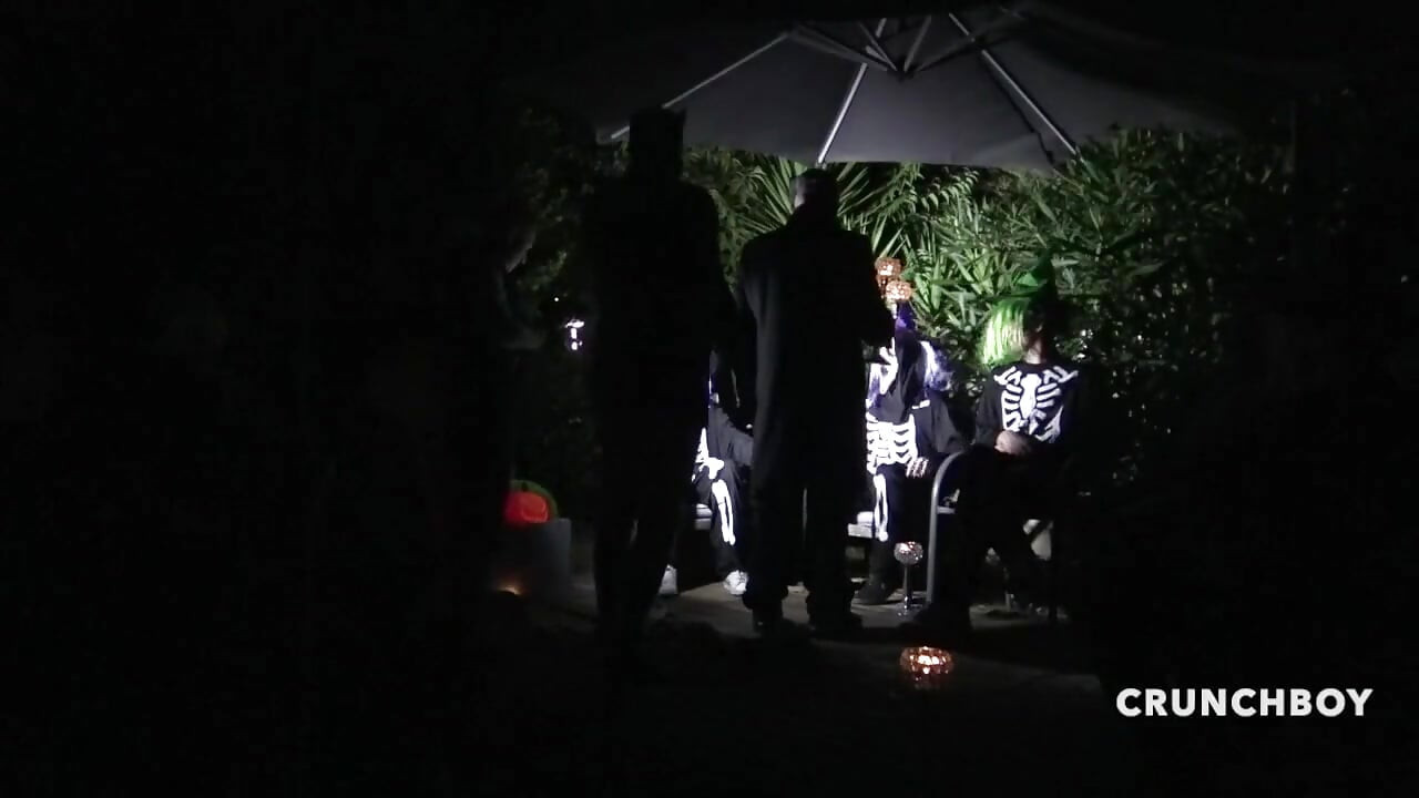 हैलोवीन के लिए रात में प्रिंक की चुदाई