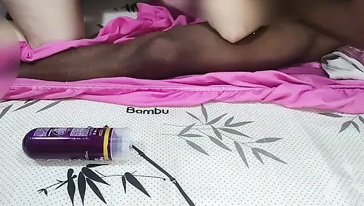 Ateşli evli kadın iki adamla sikişiyor ve gavat her şeyi filme alıyor