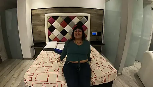 Аргентинская брюнетка снимает свое первое порно-видео