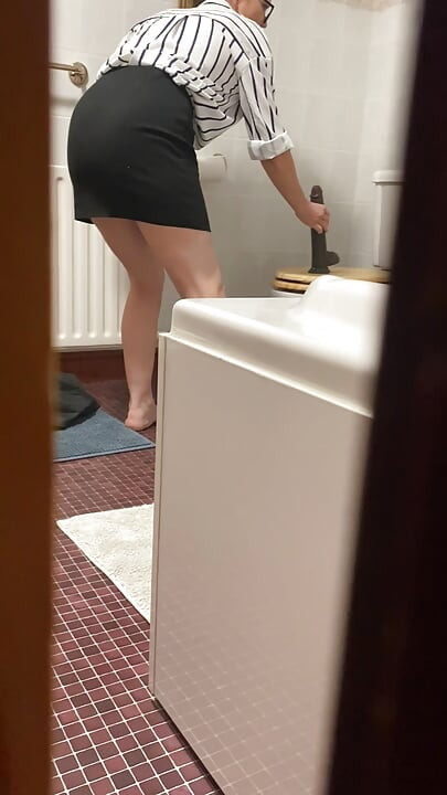 Filming step mother in the bathroom