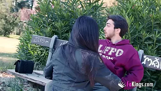 ANAL y desatada: Lucy de Janeiro conoce y se folla a cualquier chico en la calle!