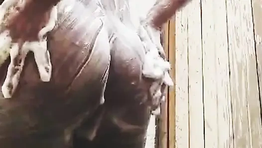 Dışarıda banyo, umumi banyo