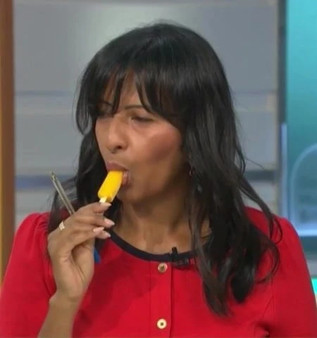 SEXY ASIAN MILF GIVING BLOWJOB TO LOLLIPOP