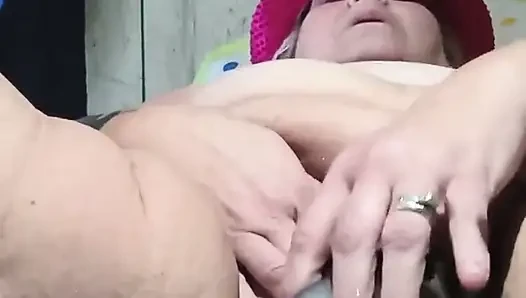 Memek pelacur longgar setelah angsa hitam besar