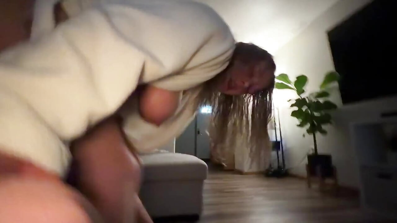 Thick, Curvy Wife Submits Pussy on the Couch