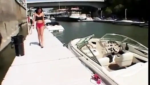 Sapık hatun plajda iki yarağı birden alıyor