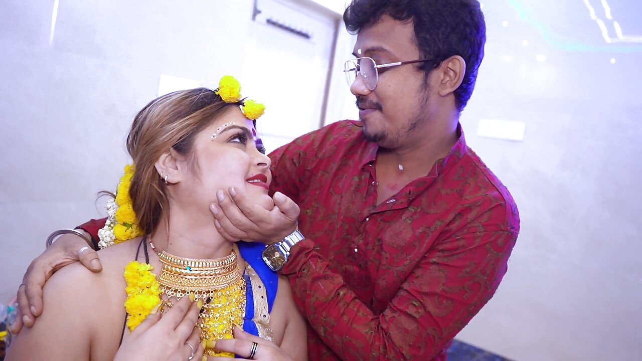 Prava indijska bucmasta djevojka na bračnoj noći, ljubav i seks