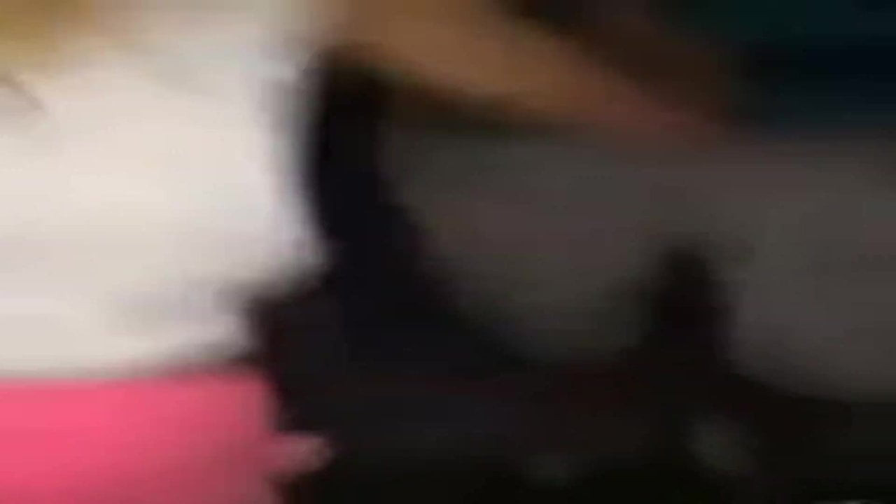 Britanski.. Drolja puši 24 kurca!