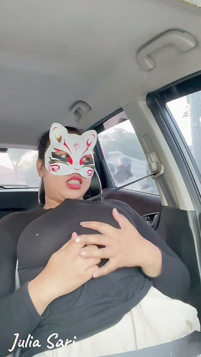 Καυλωμένη σε Grab Car