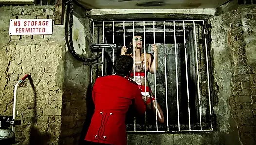 Bintang porno Prancis terkenal diikat dan disetubuhi dibungkus nilon