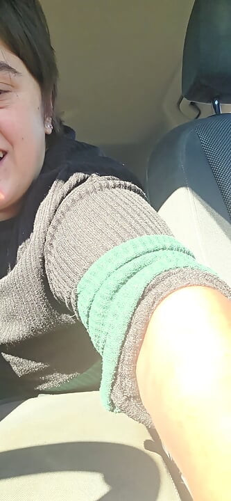 Mogen suger kuk i bilen
