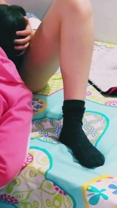 I stuck my tongue in my friend's bed and she likes me | Clip 1