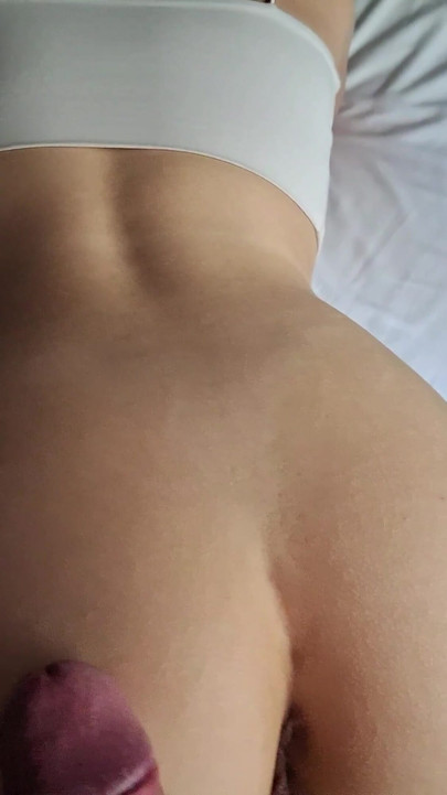 一名俄罗斯学生被她朋友的大鸡巴分散了注意力。|剪辑 2