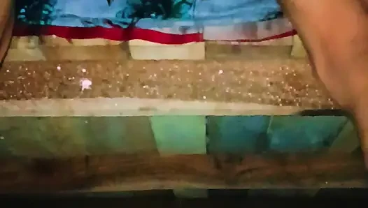 Sister-in-law's bad fucking and spreading both her legs, put the whole penis and took out the piss from the pussy.