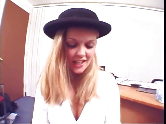 Gorgous Blonde with Big Natural Melons Gums It to Pass Successfully Eligible Negotiation