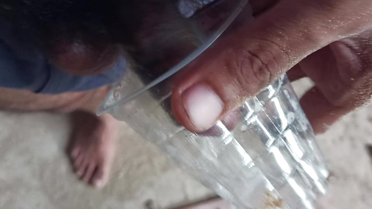 Igraj se sa seksualnom igračkom da se mastrubiraš do velikog kurca da svršiš
