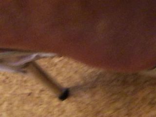 Bondage oliato cazzo sborra sui piedi oliati in muli d&#39;argento