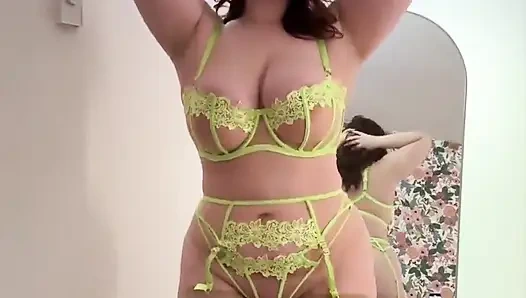 Кто эта милашка в зеркале?