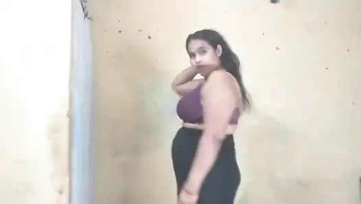 Azgın fotoğrafçı özel çekim sırasında ateşli desi modeli domaltarak sert sikiyor