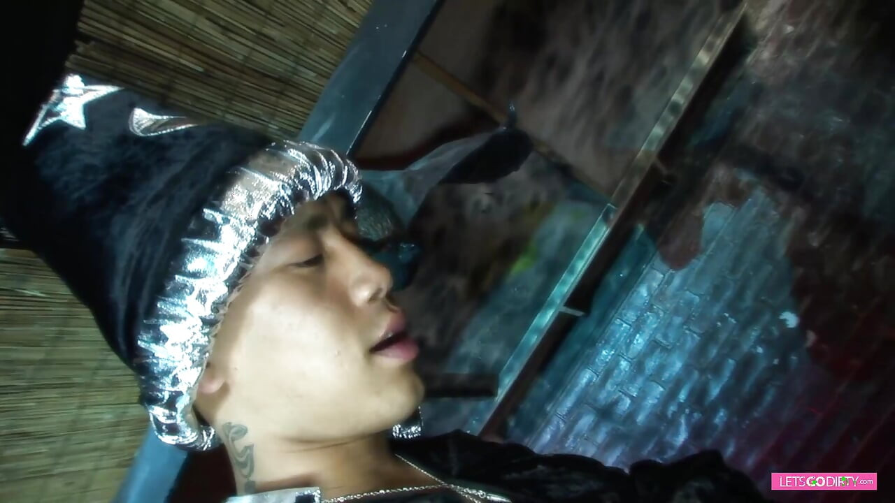 Cum in mouth ending for the slutty bitches in a cosplay 3some