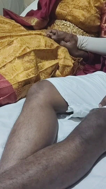 "शर्मीली युवा लड़की मीरा तमिल स्पष्ट ऑडियो के साथ मुट्ठी रात" से महत्वपूर्ण क्षण
