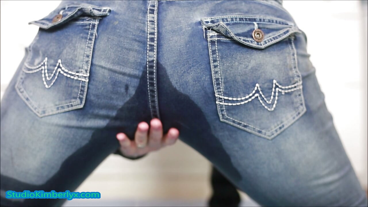 Blue Jeans Pissing