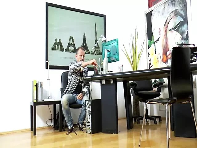 假老板