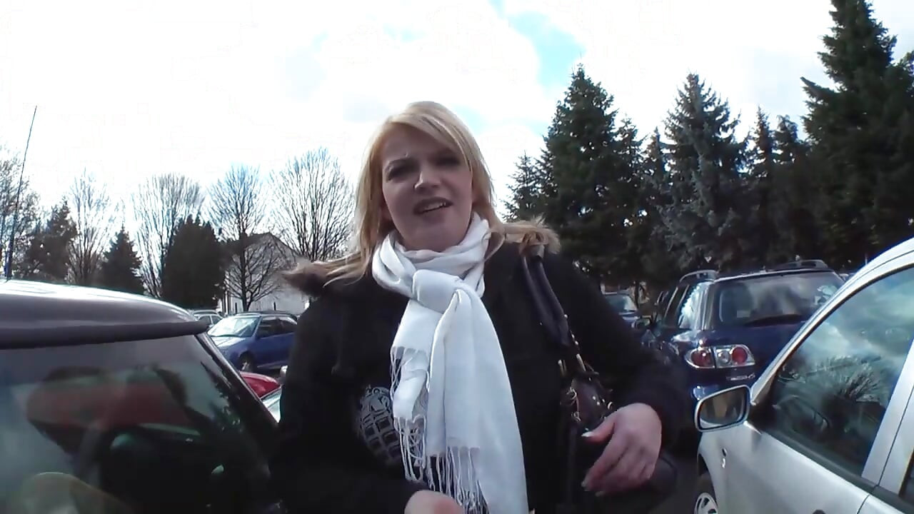 Dia perlu menghisap zakar keras yang besar