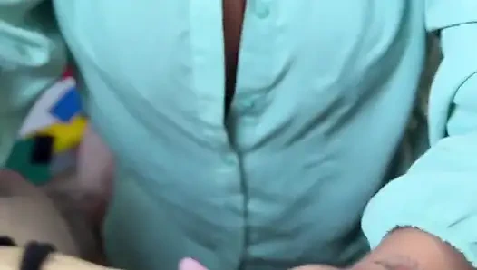 Gadis brasil pantat bahenol ini lagi asik telan sperma hangatnya