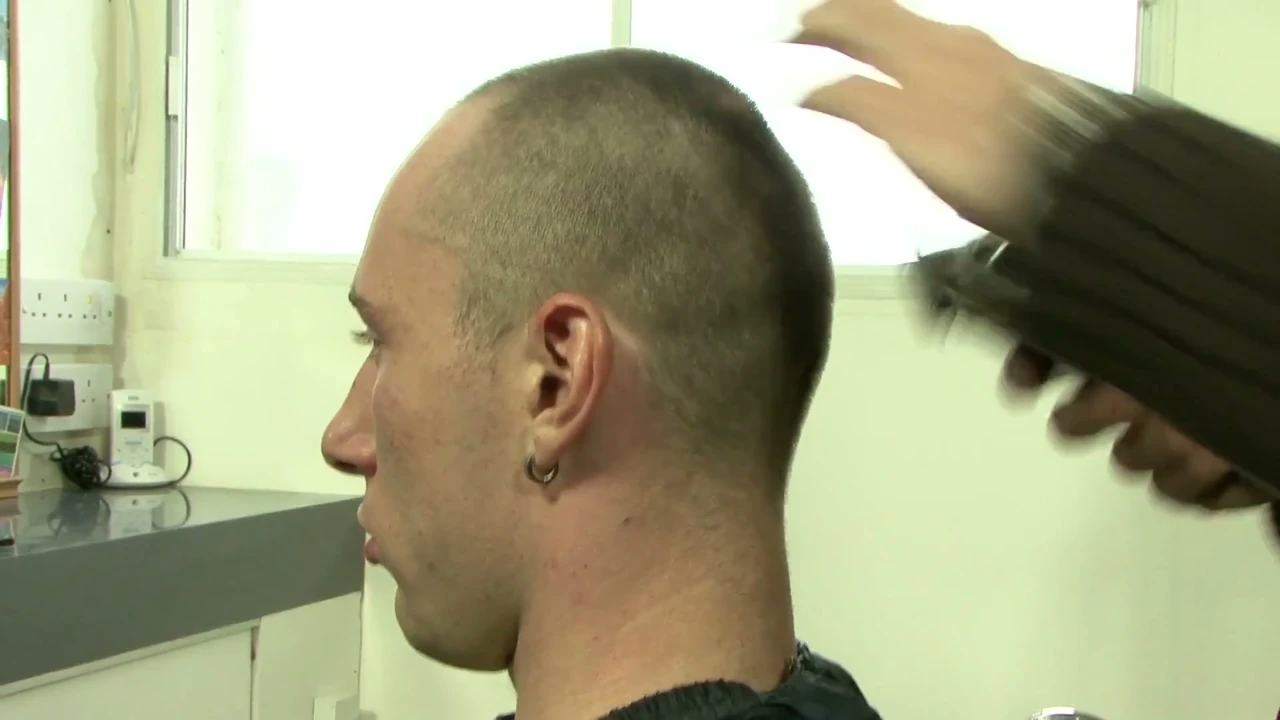 Edward Fox & Justin Harris in a session of licking and fucking at the hair-dresser,Macho Guys