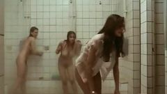 Owłosione dziewczyny pod prysznicem