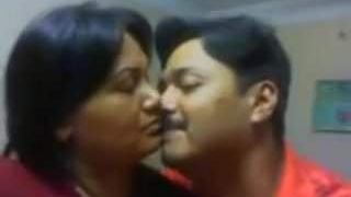 Bacio del dottor Shilpi con autista