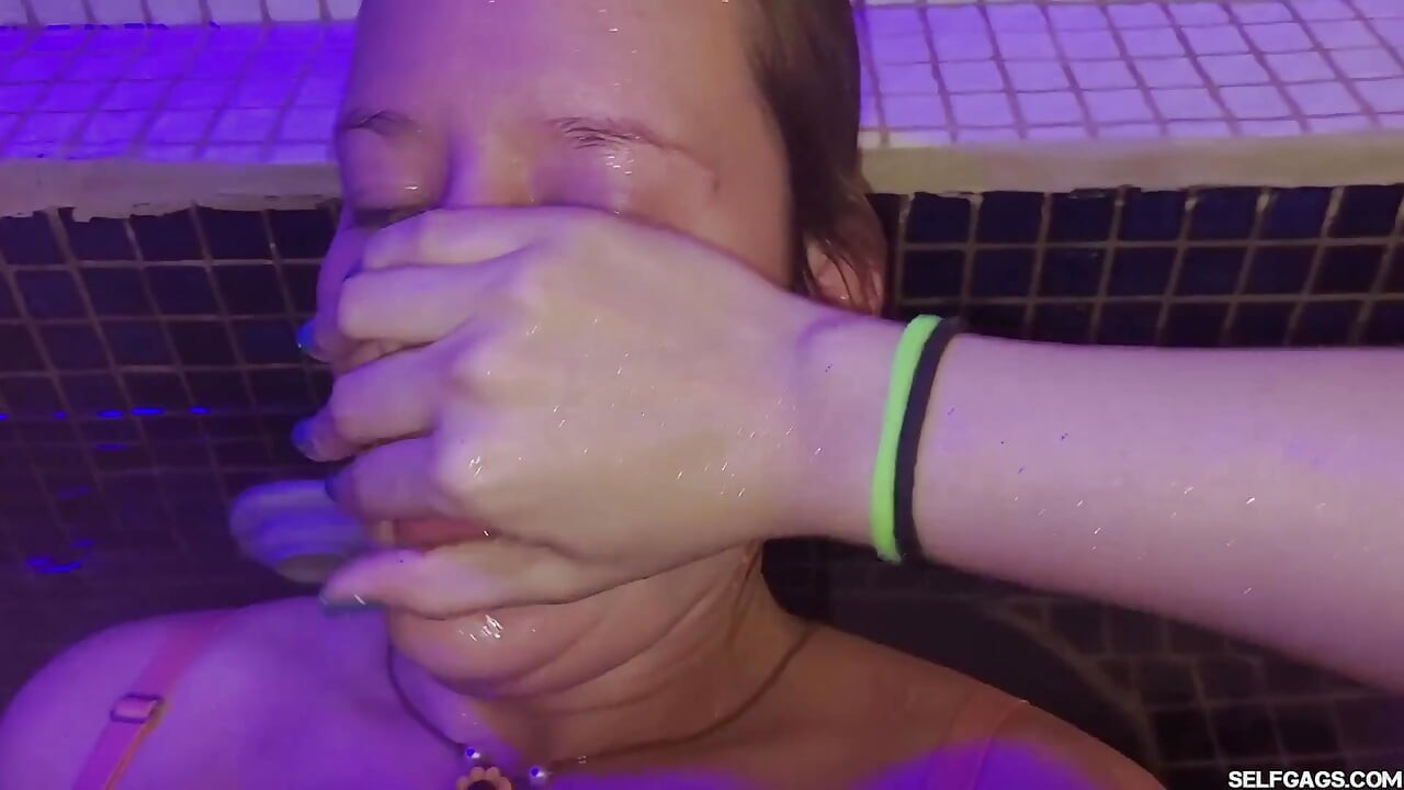 Check-in para Kink - Parte 2: Controlado por mãos na banheira
