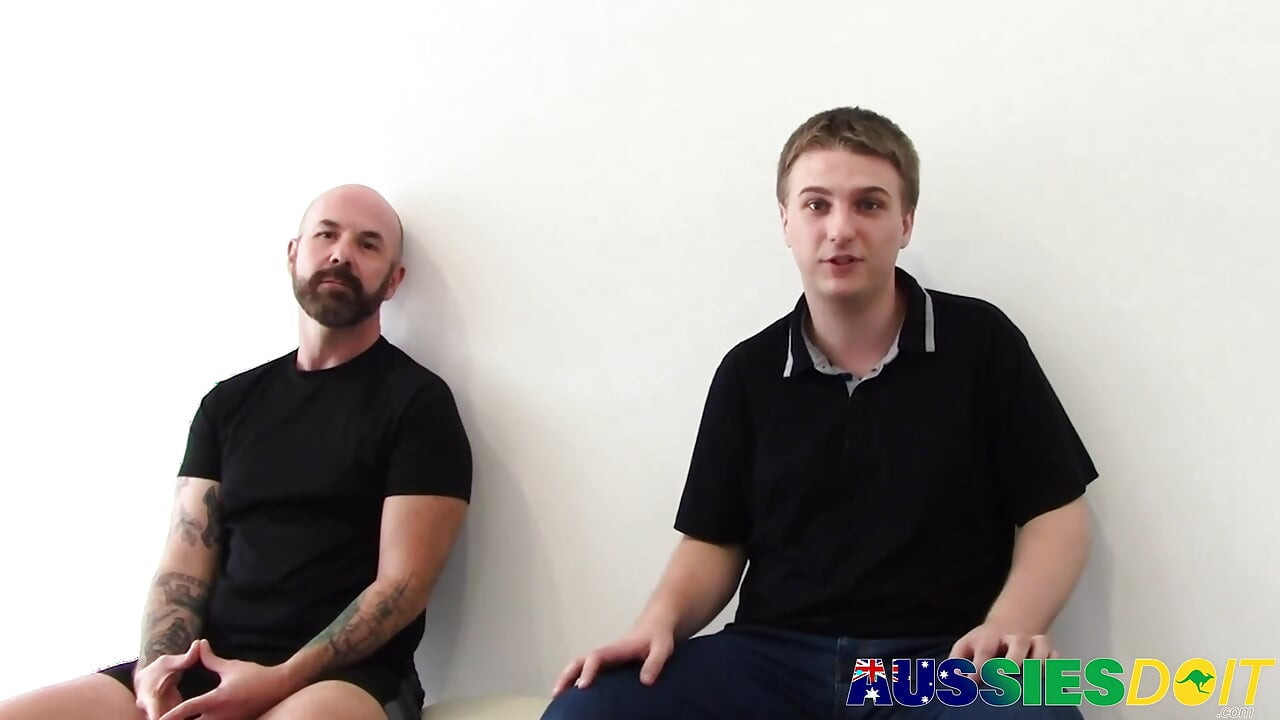 A kiéhezett ausztrál apuka, Jaxon ingyen lovagol a merev farkán