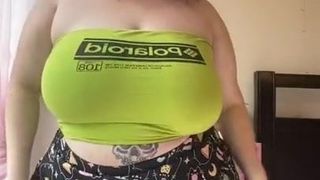 Melocotón bbw masivo tetas en tube top