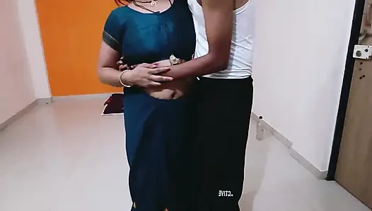 Rhea ji disetubuhi oleh pacarnya dengan gaya desi, dan Riya diberi kesenangan