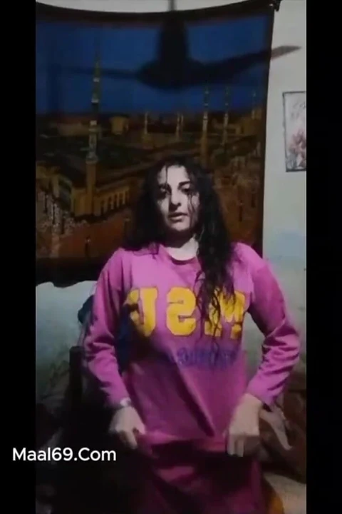 Czn saya Menukar Pakaian