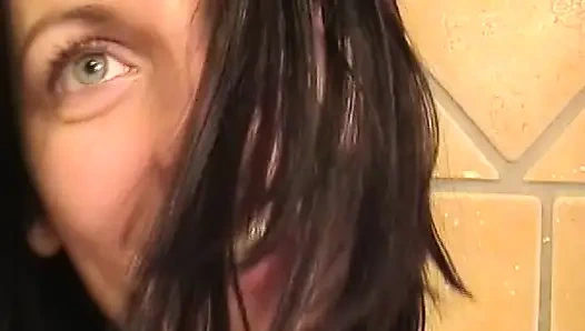 Cewek lesbian jerman saling jilat di kamar mandi