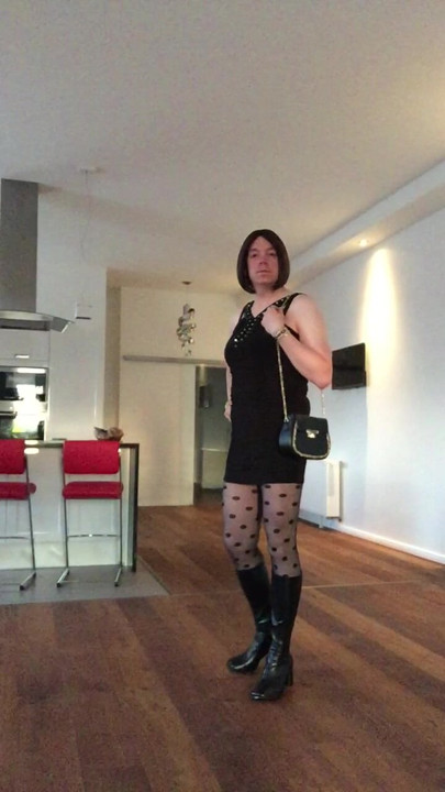 Nicki-crossdress - mini elbiseli ve seksi külotlu çoraplı sevimli ve seksi (c)2016