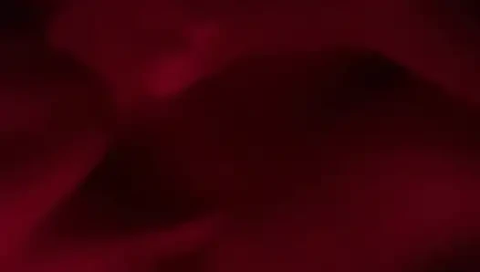 O seksi ayak parmaklarımı yalarken sikini emiyor